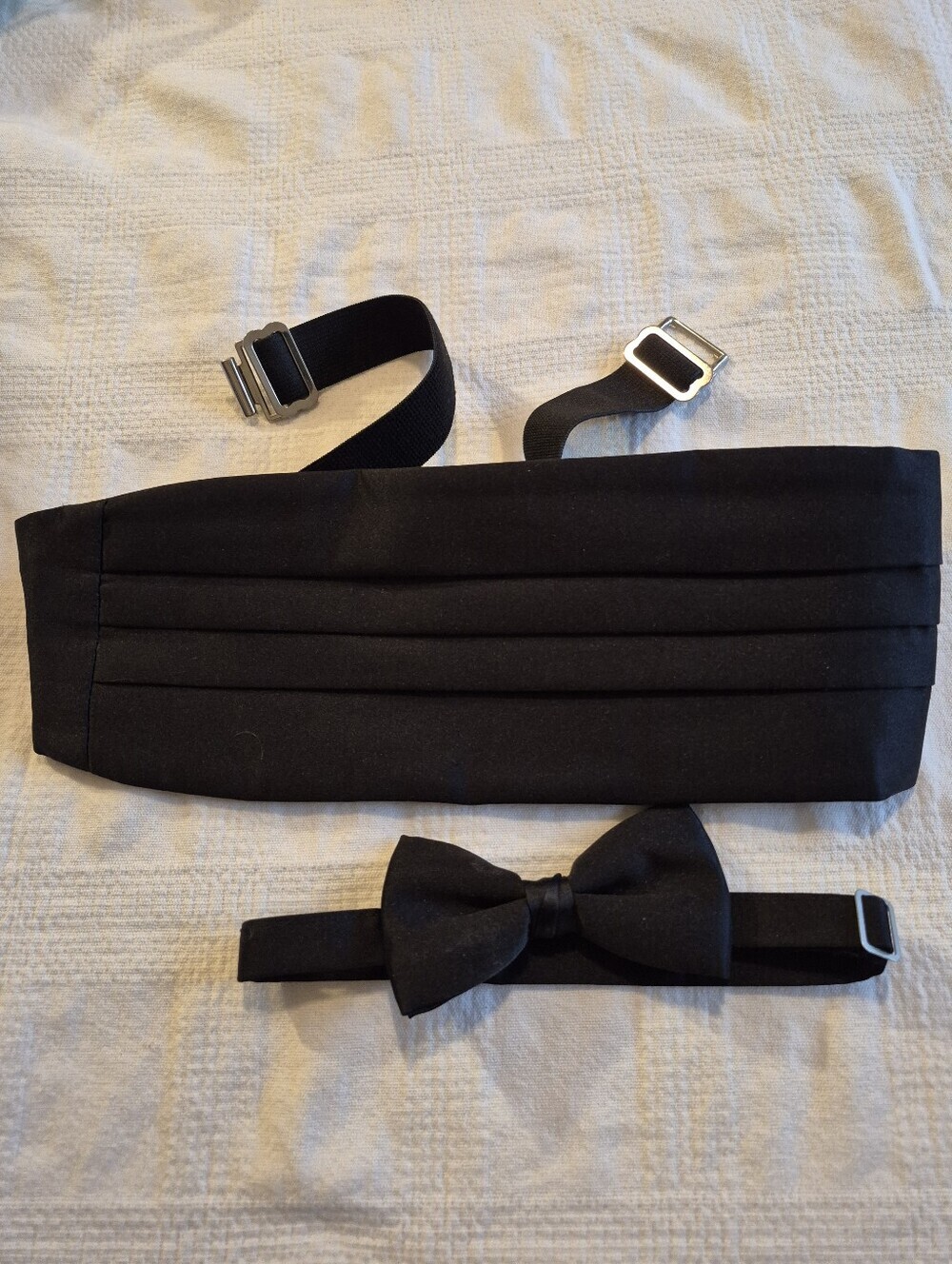 Men's Cummerbund & bow tie black, minor wear on elastic pictured priced reflects